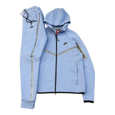 NIKE TECH FLEECE SWEATSUIT WITH REFLECTIVE ACCENTS